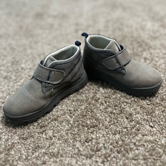 🌻Carters Boys Size 8T🌻 - Picture 3 of 4